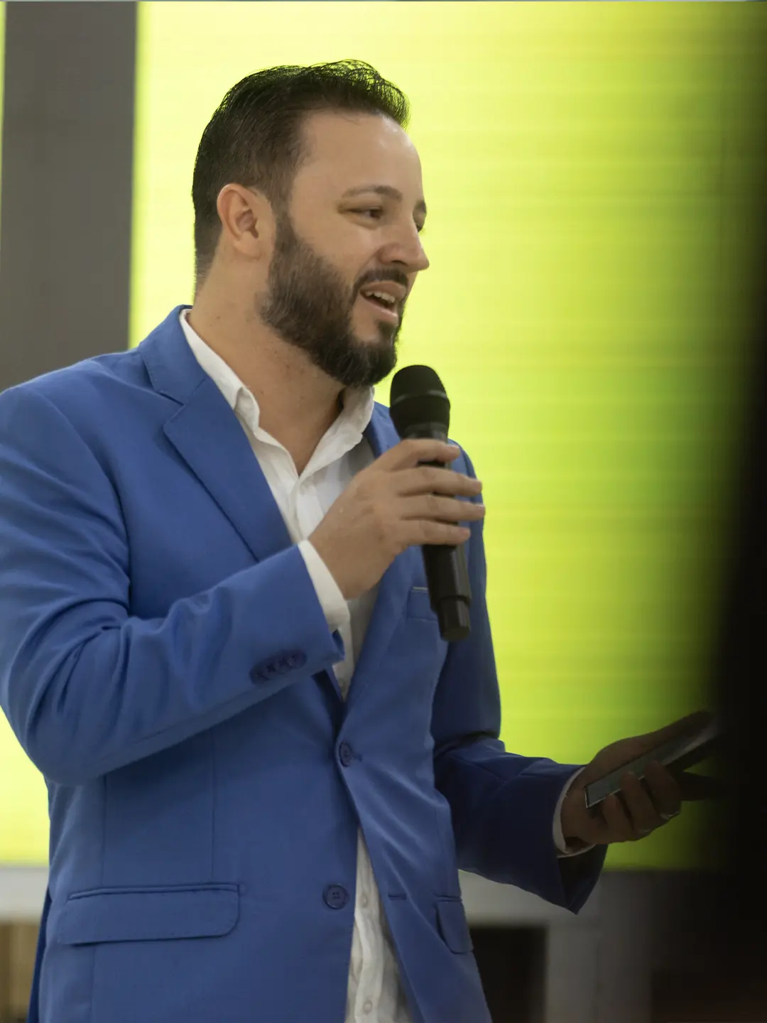 Wendell Borges falando em um evento